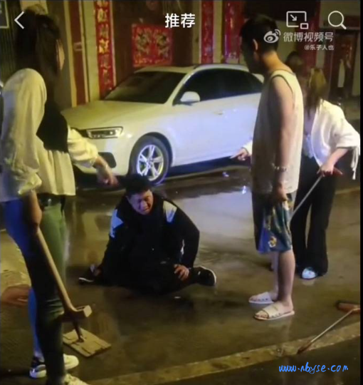 男子按摩店白嫖 被三女子爆锤 随后被一窝端！ 第2张