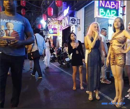 越南现在怎么样？胡志明市夜生活街景这么多美女！ 第2张